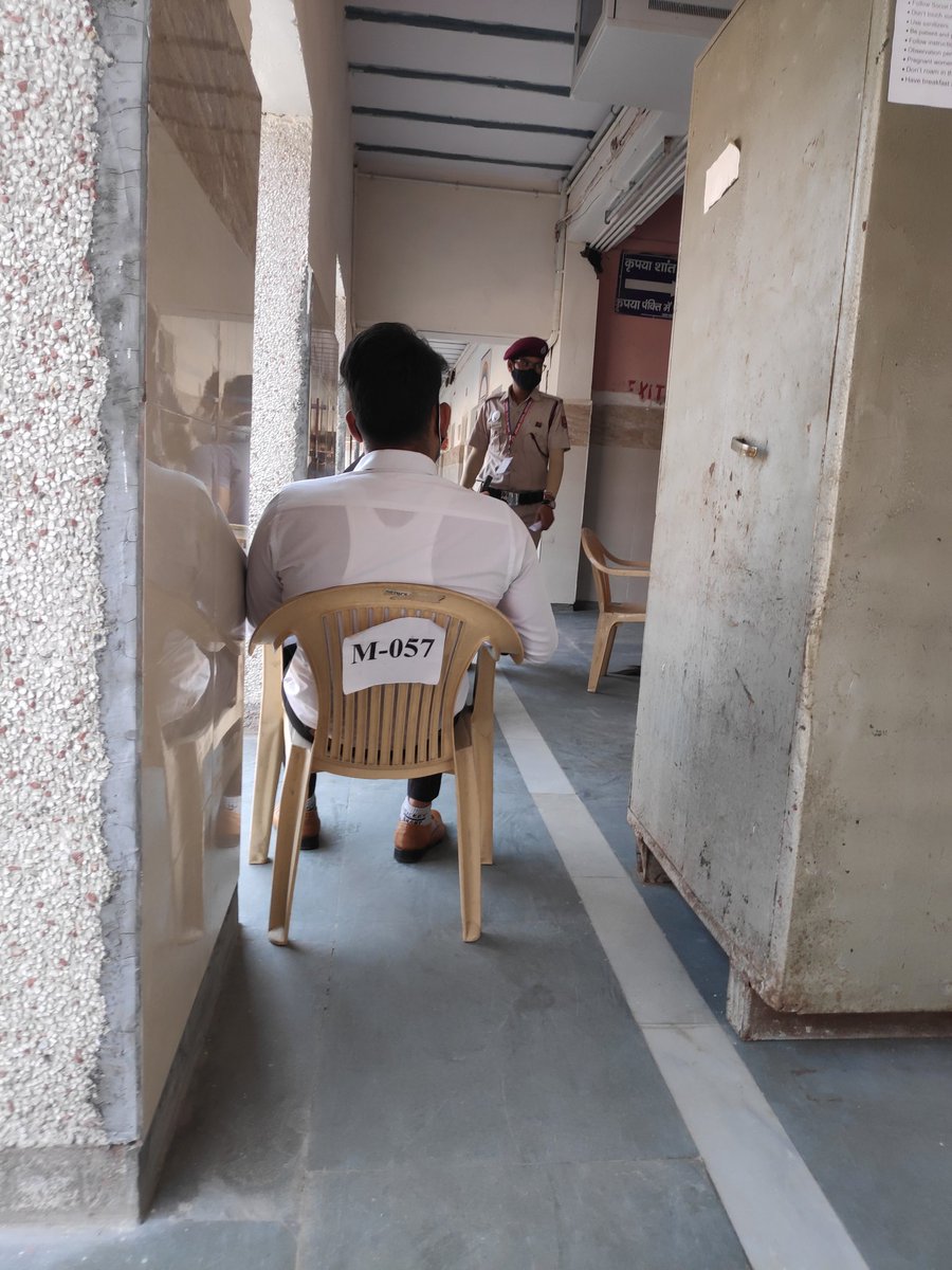 triptinaithani's tweet photo. Got #vaccinated
UP main na toh centres hain 1-2 se jyada na hi slot toh #Delhi jake vaccine lagwayi.
Delhi main chalra asli mega vaccination drive toh..khoob saare centres/slots. Saara UP delhi jake hi vaccination karwa lega tab laega UP vaccine @UPGovt @myogioffice https://t.co/rErtjErbrF