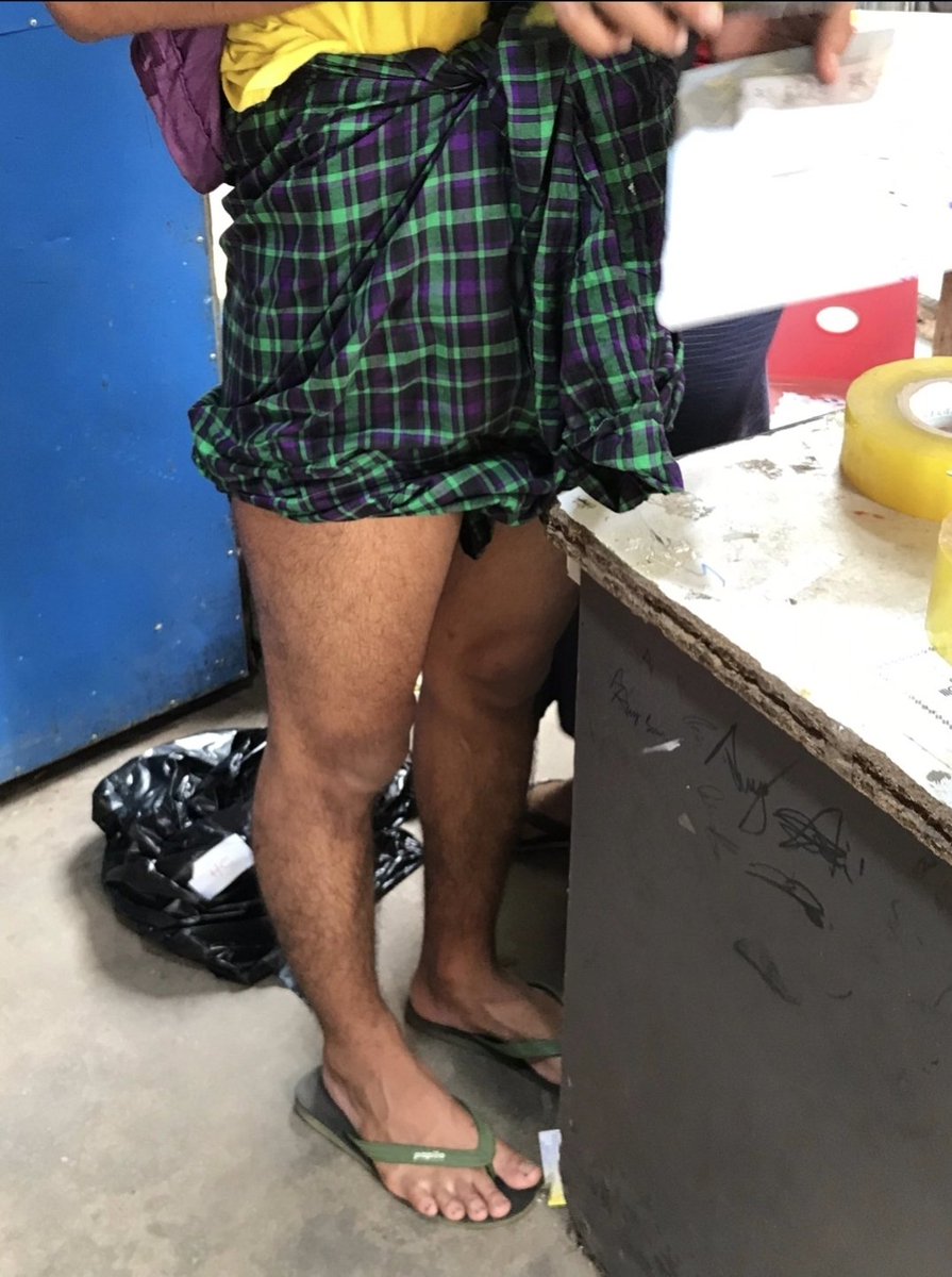 Dicklovers6969's tweet photo. အောင်ဆန်းကွင်းကားဂိတ်က bro 
အပေါ်မှာ ၂ လုံး အောက်မှာ ၃ လုံး အားလုံး ​ဂေါ်လီ ၅ လုံးနဲ့ https://t.co/FWLBq5BnfS