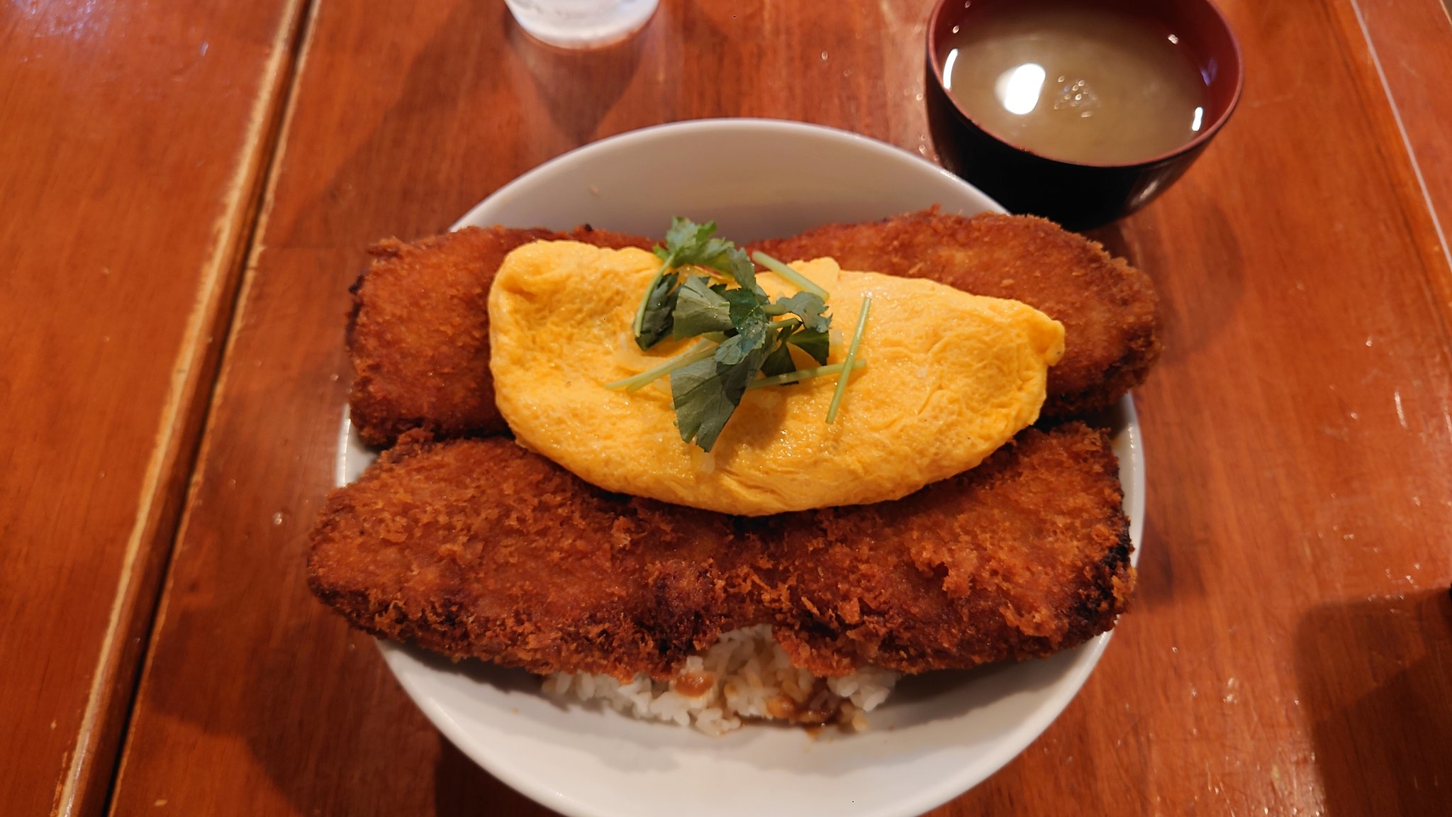 Frey 秋葉原 炉端バルさま田 角煮カツ丼ダブル 一口目は美味しかった 角煮を揚げてるのでかなりの重みがある 一本目は行けるがくどくてダブルはきつい 長崎で角煮カツを食べたときもきつかったのを思い出した 学習していない T Co