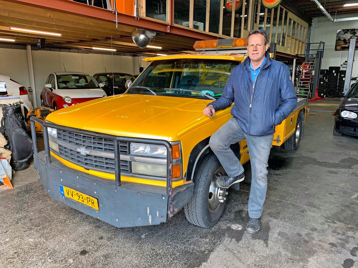 Chemische azijnlucht? Bingo! Pallets met cocaïne en heroïne reiken tot aan het plafond.