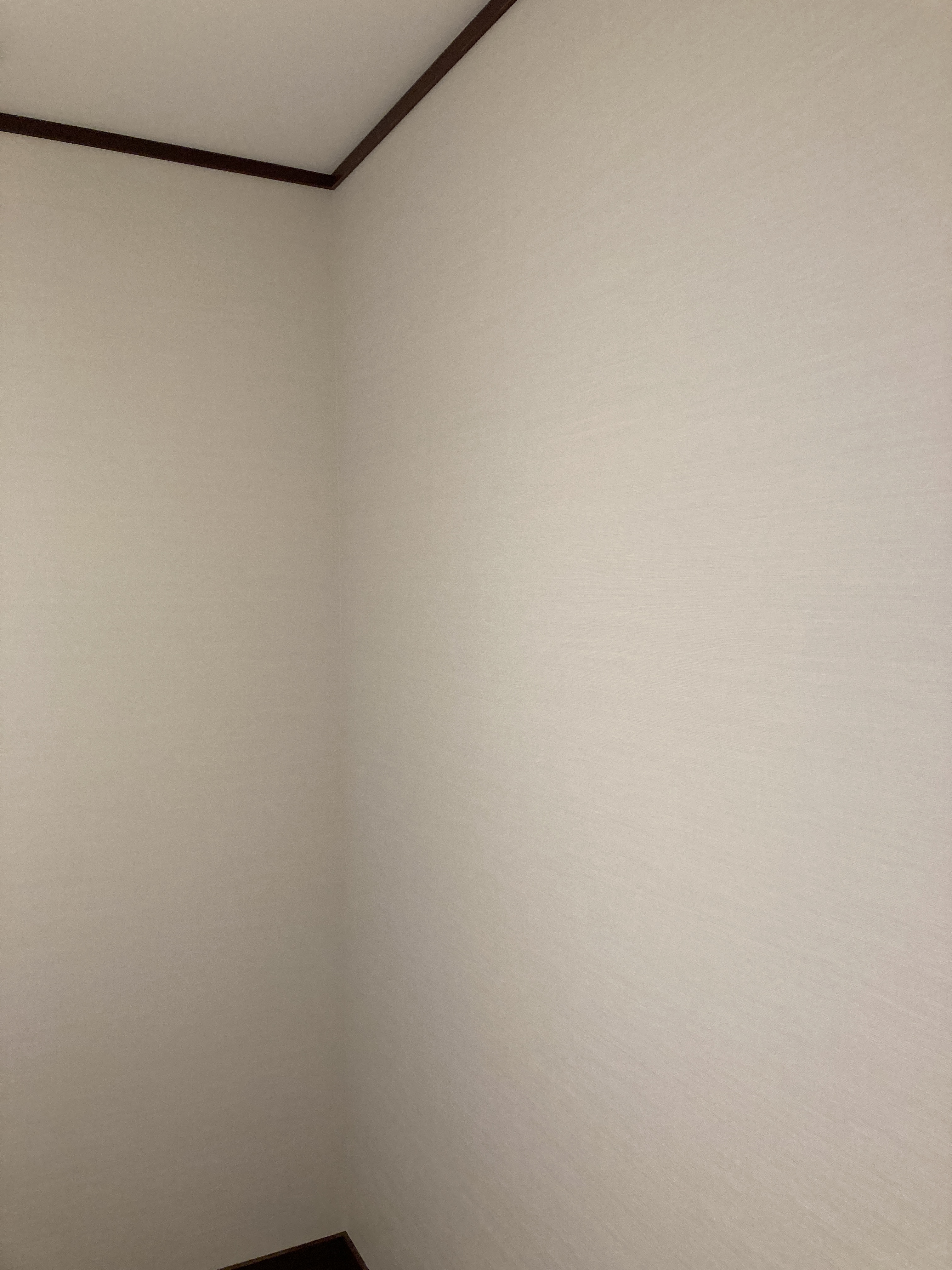 北陸ｏaフロア オフィスのワンポイント クロス 壁紙 の色は白基調が無難です アクセントカラーや柄物もありますが オフィスのクロスとしては扱いにくいと思います オフィス クロス 白基調 T Co Vbbkx1hnnv Twitter