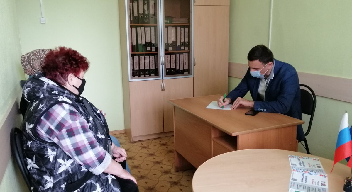 Сегодня, 07 мая, в Шуйской ОП #ЕР37  прием граждан провел председатель Шуйской городской Думы Данилов Юрий Даниялович. 
Обращения граждан приняты в работу.