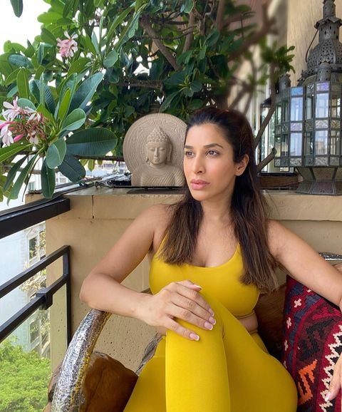 E0xV_lEVcAkIBS9?format=png&name=small