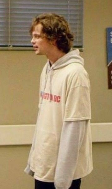 youtifulstayz's tweet photo. Spencer Reid's posture is like this, bc he has to carry all the trauma https://t.co/DXeceSmiPW