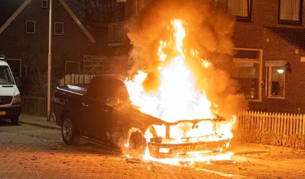 Auto in Alblasserdam in brand gestoken; 1000 euro voor gouden tip - ..