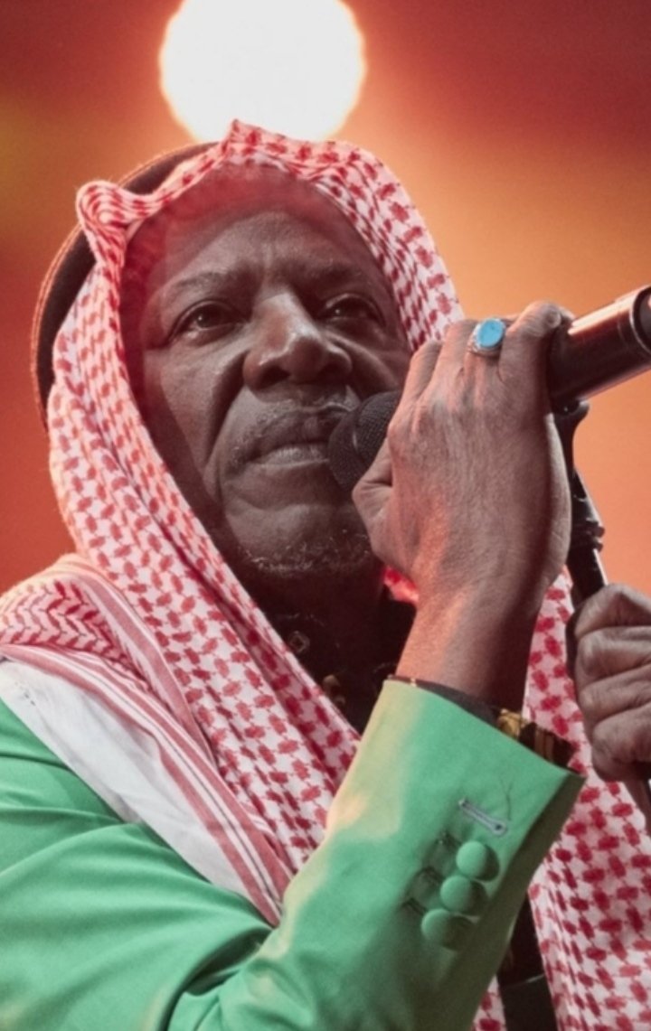 MelEssisKouadio's tweet photo. 🇨🇮 INFO!

ALPHA BLONDY CRACHE SES VÉRITÉS : 

«  Nos hôpitaux sont malades, pas de médicaments, pas d'équipements. Nos hôpitaux sont des abattoirs.

Nos Presidents africains vont se faire soigner en Europe..... Tandis que leur peuple crève dans la misère.....»

#CIV225 https://t.co/3nYJH9fVfG