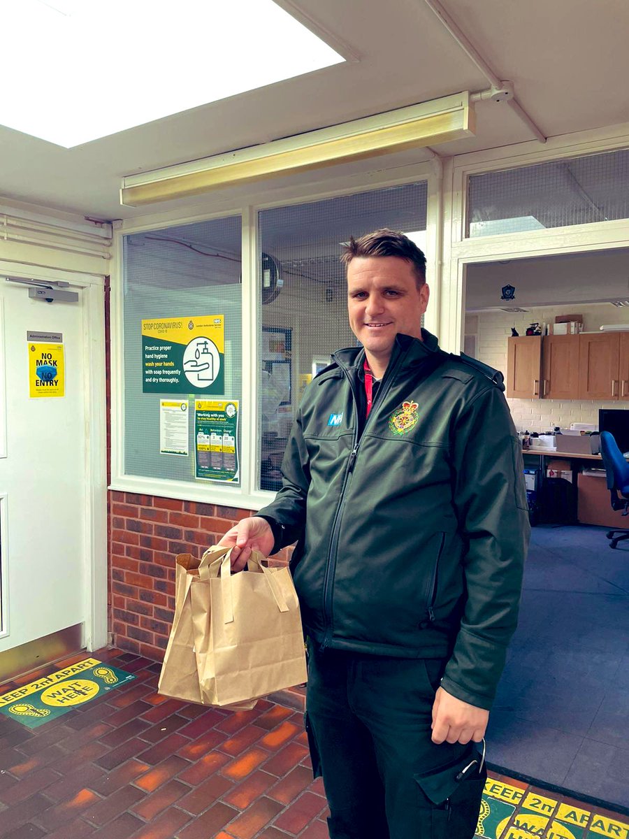 KewHouseCare's tweet photo. Lots of happy London Ambulance team members this morning βοΈ#bluelightbreakfast #Wimbledon #ThankYou https://t.co/IOAGrumI5P