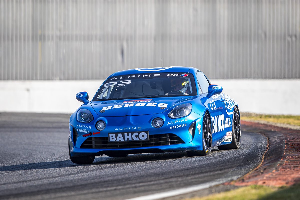 BahcoTools's tweet photo. Hello beauty!! 😍 Getting ready for the weekend? 🏁 The round 2 of the Alpine Elf Europa Cup at Magny-Cours is ready to start! 🏎️ @GosiaRdest @AlpineEuropaCup 
#Bahco #BahcoFollowTheFish #FollowTheLegend #Girlsontrack #WomenInMotorSport #AlpineA110 https://t.co/4MT555qww1