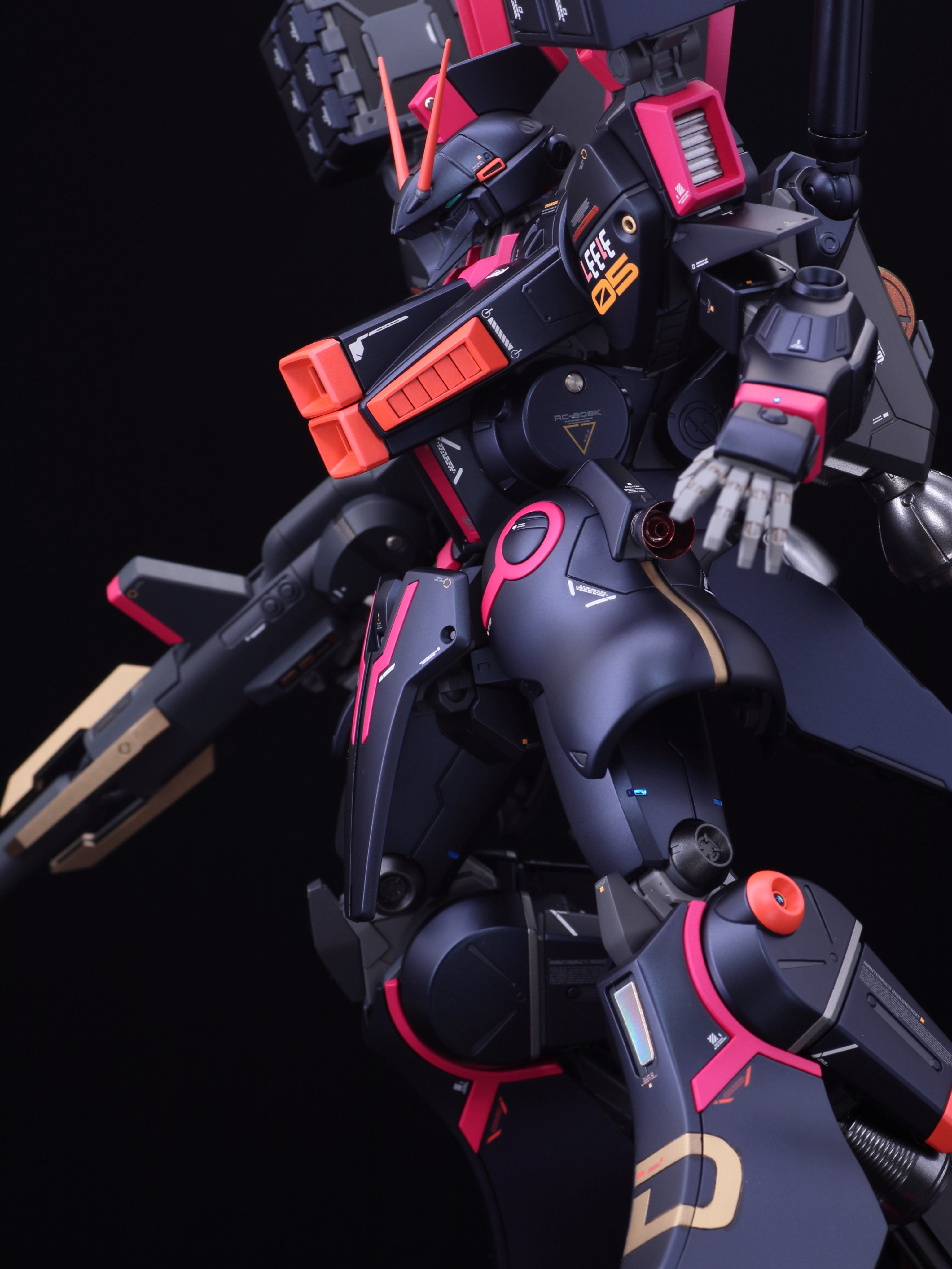 Yadon Mg ガンダムｍｋ ｖ 完成です 基本的にはキットそのままでかっこいいｍｋ ｖなので いつも通り少しのディテールアップ工作と色変え遊び 今回はカラーリングはガンダムオンラインのカラーをベースに好みで少し変更して塗装してみました つづく
