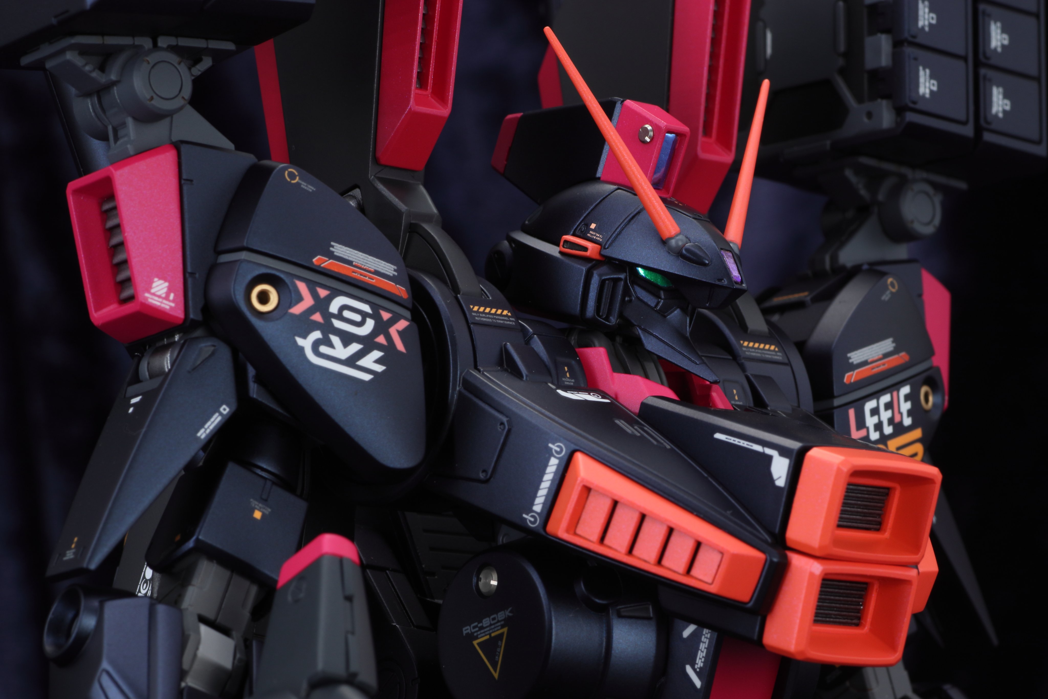 Yadon Mg ガンダムｍｋ ｖ 完成です 基本的にはキットそのままでかっこいいｍｋ ｖなので いつも通り少しのディテールアップ工作と色変え遊び 今回はカラーリングはガンダムオンラインのカラーをベースに好みで少し変更して塗装してみました つづく