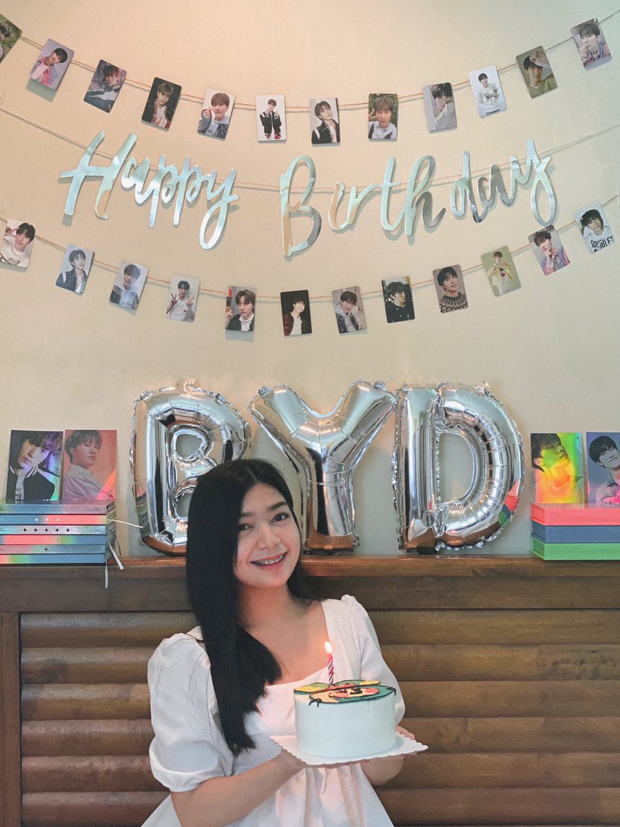 ydblackswan's tweet photo. Happy Bang Yedam Day!! <33 cake is so cute hihi ❤️ https://t.co/h6JkQ2WcJb