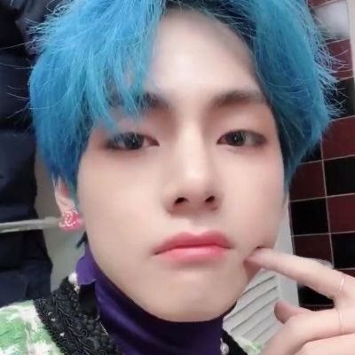 blue hair taehyung- a pretty thread