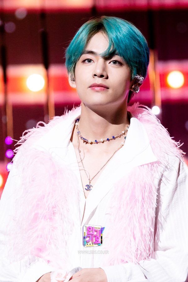 blue hair taehyung- a pretty thread