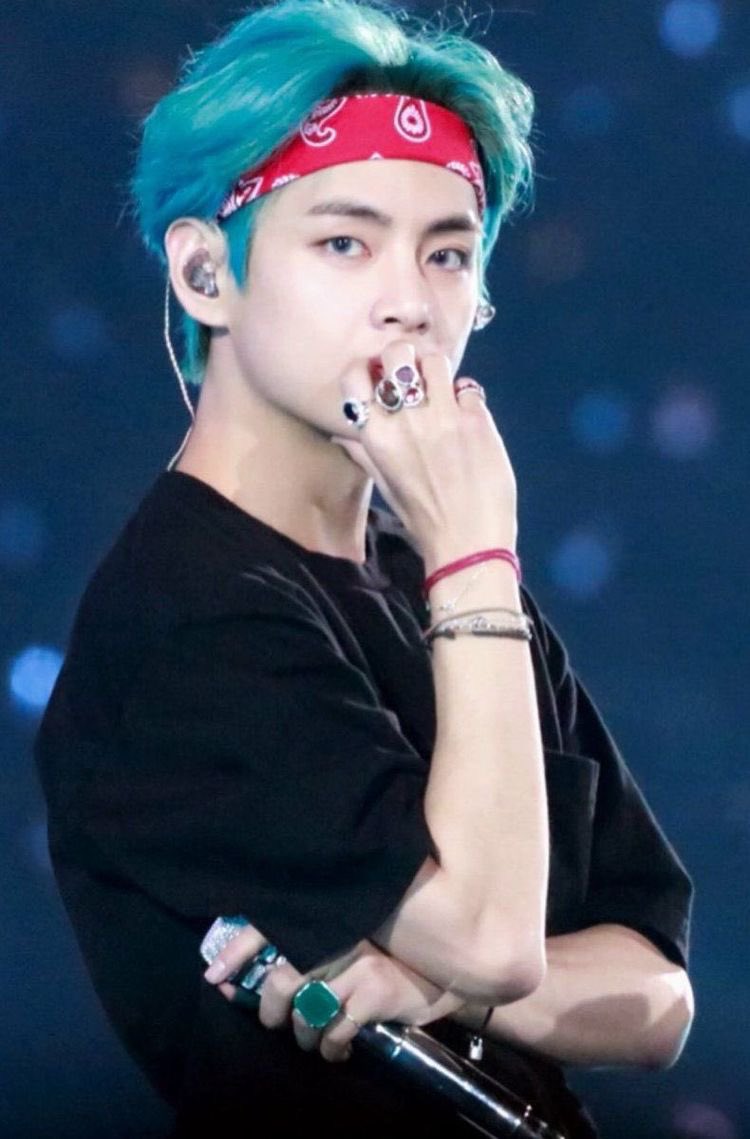 blue hair taehyung- a pretty thread