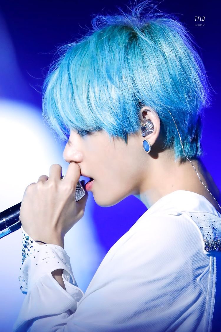 blue hair taehyung- a pretty thread