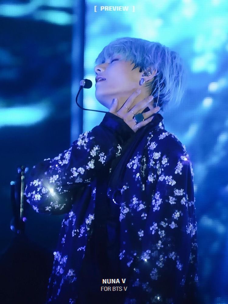 blue hair taehyung- a pretty thread