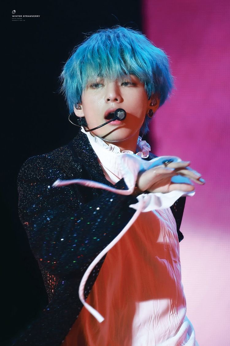 blue hair taehyung- a pretty thread