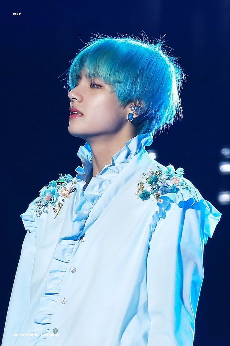 blue hair taehyung- a pretty thread