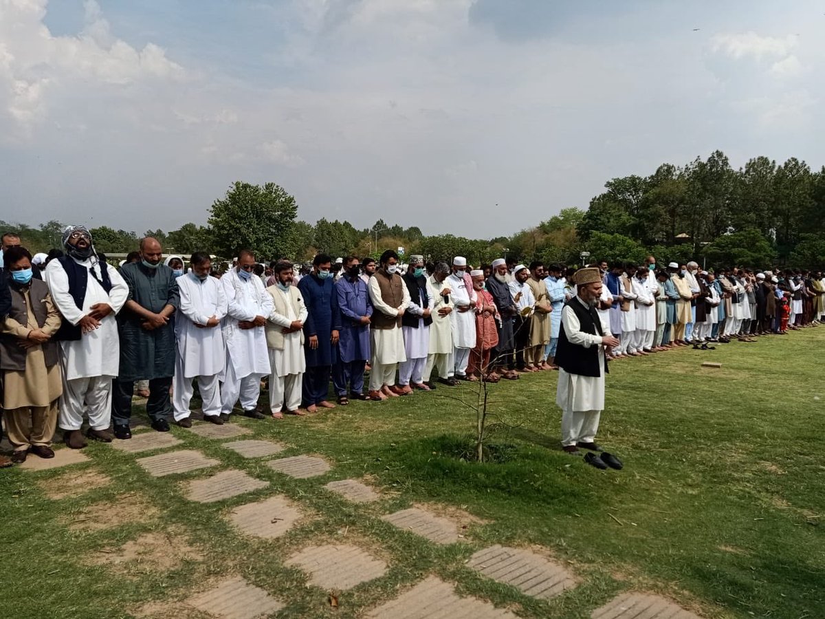 ShehryarAfridi1's tweet photo. Offered funeral prayer in absentia for solace of top #Kashmiri resistance leader Ashraf Sehrai sb, martyred in custody by occupational regime of India. The struggle of #Sehrai sb is evidence to Hindutva regime that Kashmiris will not give up on their right to self determination. https://t.co/nnj0ZtbWGJ
