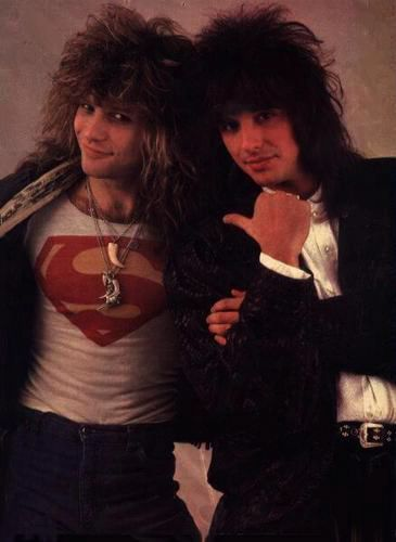 lena836's tweet photo. Happy Friday Jovi friends ❤️
#JonBonJovi #RichieSambora #BonJovi https://t.co/Qdk1UV6Wi2