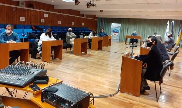 El Sindicato de Prensa de Esquel expuso en el Concejo Deliberante el Proyecto de Ordenanza para la Regulación de la Pauta Pública Municipal #BancaDelVecino <a href="/PrensaFATPREN/">FATPREN</a> <a href="/chubut_sindical/">Chubut Sindical</a> <a href="/adatasur/">ADataSur</a> <a href="/CarlaGaudensi/">Carla Gaudensi</a>