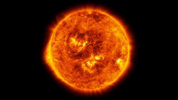 Beyoncé as the Solar system: A thread  The sun