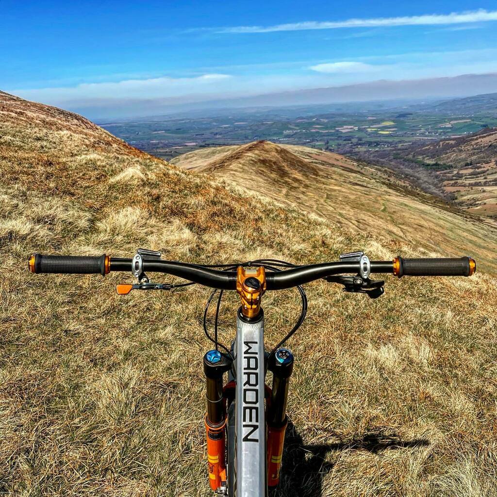 Kristoffrides's tweet photo. Woohoo It’s the weekend, don’t think I’ll find any weather like this over the weekend but hopefully some views will be found and fun had!
.
.
.
#mtb #mtblife #bike #bikelife #outdoors #outside #outsideisfree #rideordie #ridebikes #ridemoremtb #loamlife … https://t.co/Ff5QQBggg0 https://t.co/2ukDBtX8HE