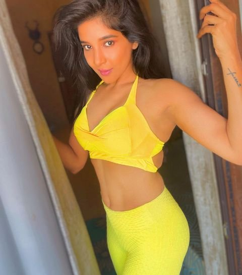 E0y9F19WYAk2JYS?format=png&name=small