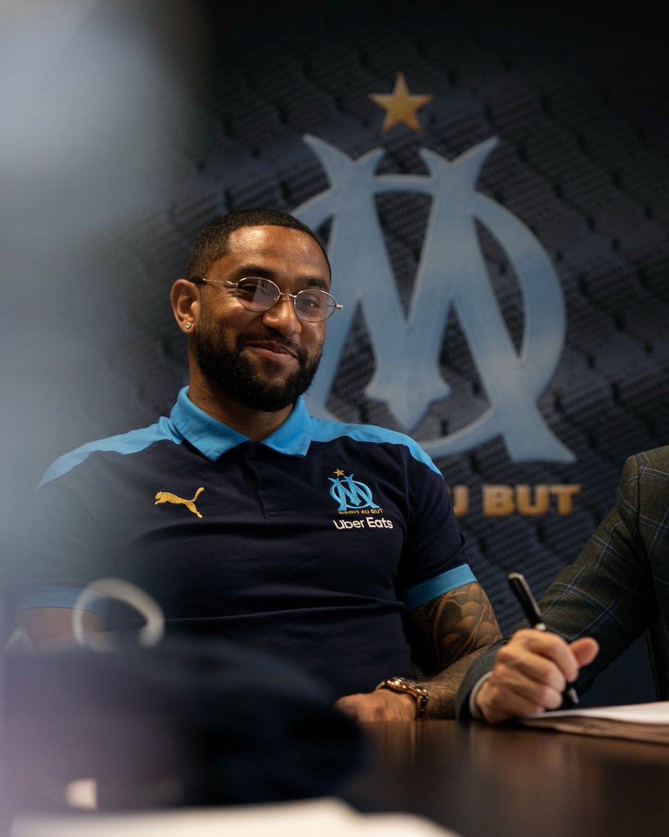 Je suis très heureux de prolonger a l’Olympique de Marseille ! 4 ans de plus dans ce grand club !! Merci au président et au coach de me faire confiance. Merci à vous supporters pour la force que vous me donnez !! Allez l'OM !! 🤍💙 #TeamOM #JA18