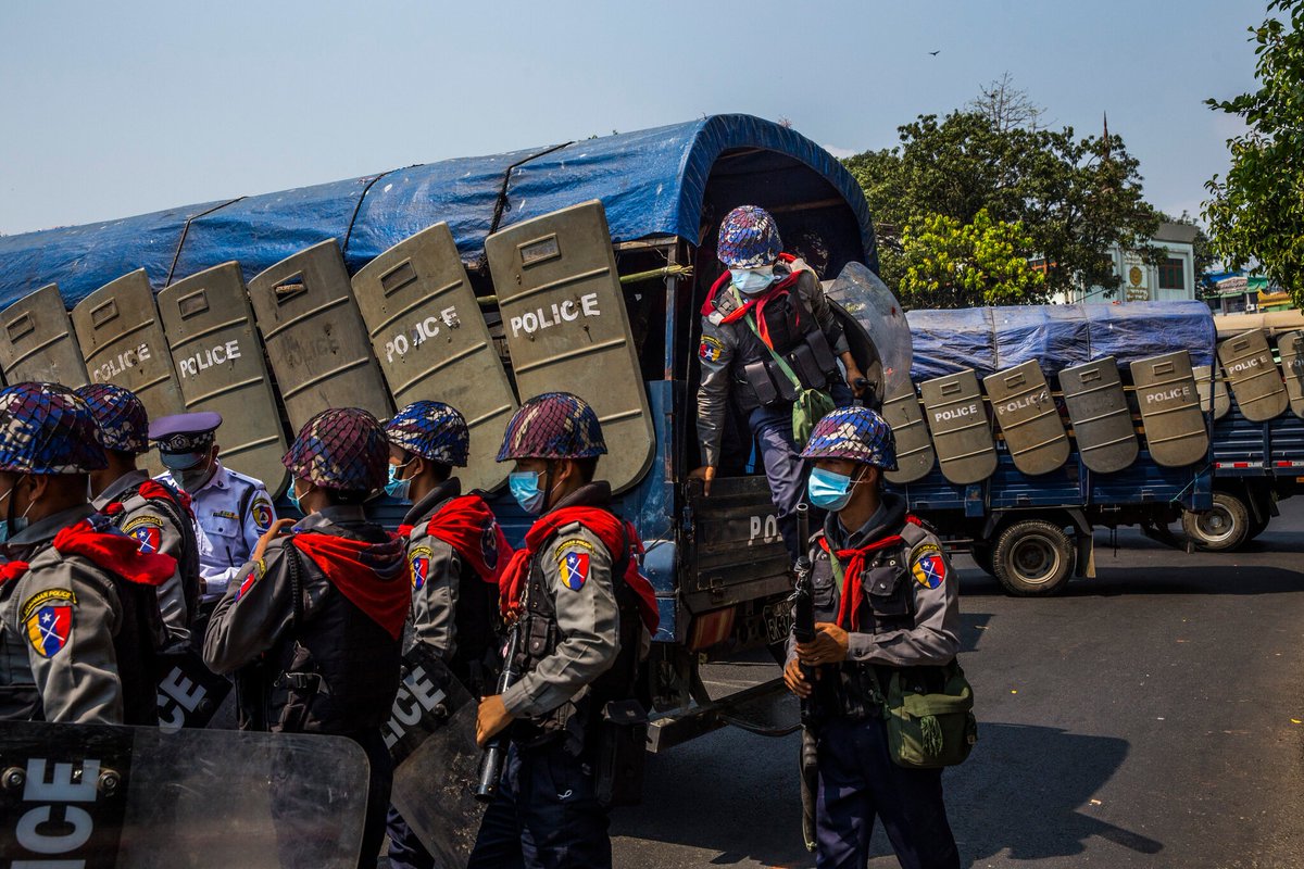 KenRoth's tweet photo. The Myanmar junta's propaganda makes no mention "of the military’s killing spree, the broken economy or the growing armed resistance." The target is less civilians, who know better, than soldiers, to prevent defections. But some are already deserting. https://t.co/WWuNvIcs15 https://t.co/JP36aaiTWl