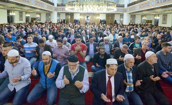 Diyanet İşleri Başkanı Ali Erbaş ‘Bayram namazı camilerde kılınacak.’