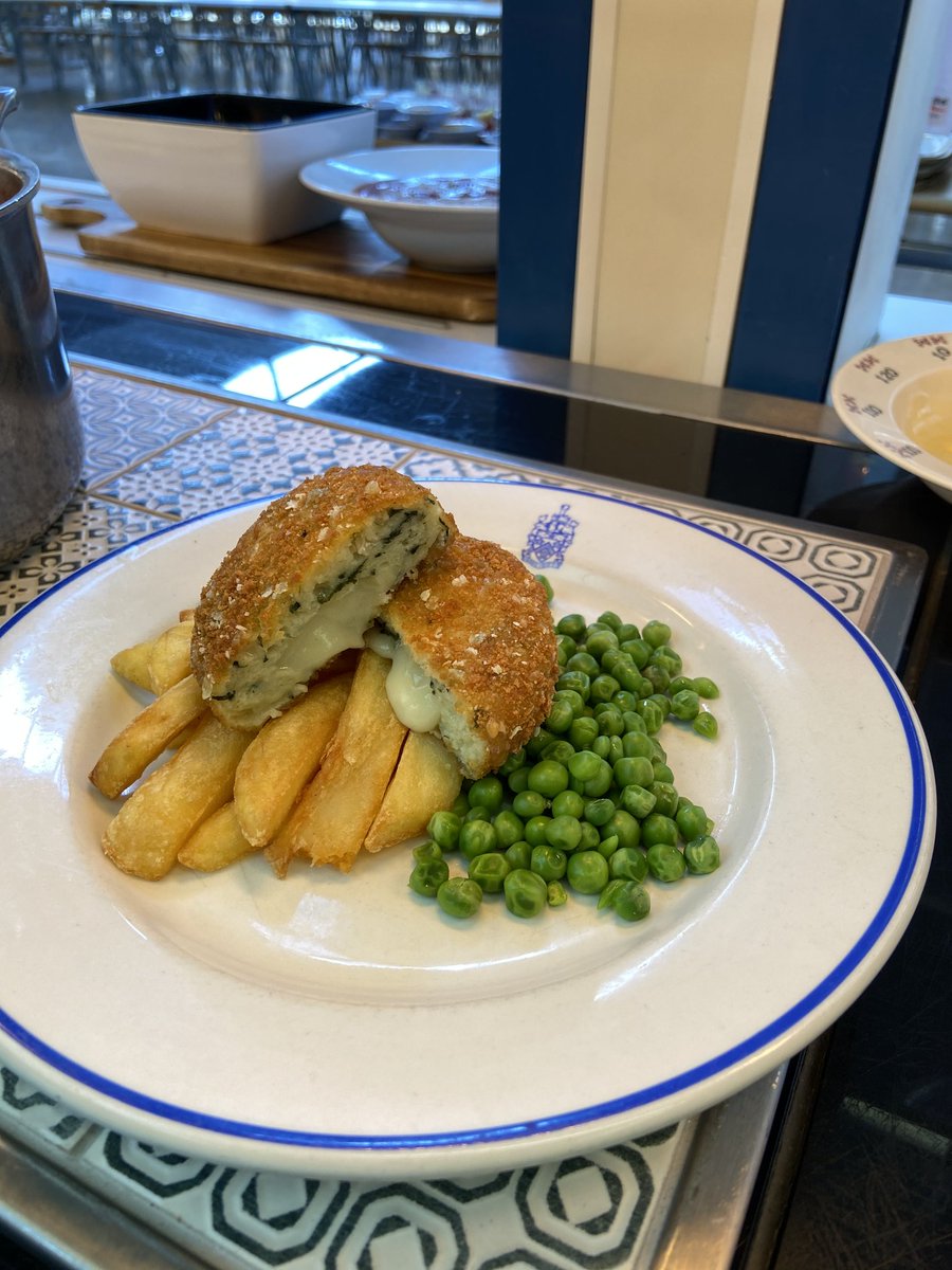 Catering at Alleyn's School tweet media