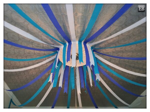 Eric_Brazier's tweet photo. “Streaming Service” https://t.co/7NeSZv2V0U #TheDailyMobile #photography #Blue #Bunting #Ceiling #Decorations #LookUp #PartyDecorations #Streamers #StreamingService #Teal #TinCeiling https://t.co/Qa8pb8HH3O