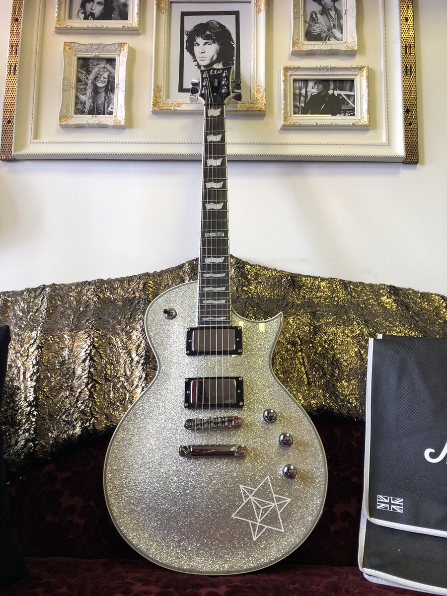 La Parada Del Diablo (@paradadeldiablo) on Twitter photo Para llevar en tu nave espacial, junto con un poco de polvo lunar.
<a href="/ESPGuitarsUSA/">ESP Guitars</a>
Estamos abiertos! Para llevar en tu nave espacial, junto con un poco de polvo lunar.
<a href="/ESPGuitarsUSA/">ESP Guitars</a>
Estamos abiertos!