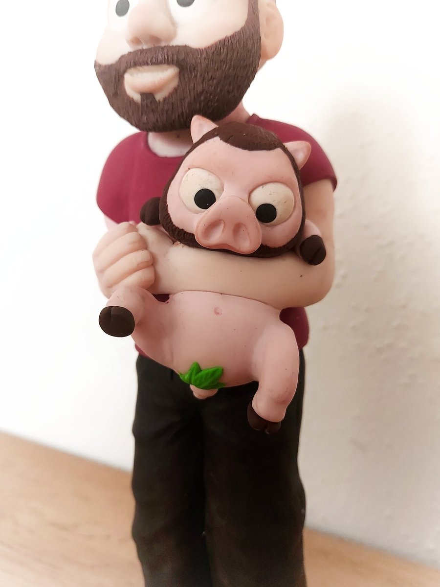 AnoreyArt's tweet photo. Die Modellierarbeiten sind soweit abgeschlossen. 😍 Doch es ist noch ein weiter Weg bis zur fertigen Figur. Dennoch wollte ich das bisherige Ergebnis mit euch teilen. Ich hoffe, sie gefällt euch so gut wie mir. Sie ist übrigens stolze 23cm gross! 🙈😅 #LaFamilia #Topig @Gronkh https://t.co/DwLOu1BnGM