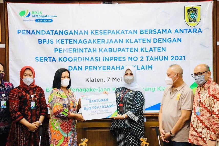 Sri Mulyani (@yanisunarno) on Twitter photo Giat hari ini, sy berkesempatan menyerahkan klaim bagi peserta <a href="/BPJSTKinfo/">BPJS Ketenagakerjaan</a> .
Smoga jaminan tsb dapat dimanfaatkan dgn baik dan maksimal. Giat hari ini, sy berkesempatan menyerahkan klaim bagi peserta <a href="/BPJSTKinfo/">BPJS Ketenagakerjaan</a> .
Smoga jaminan tsb dapat dimanfaatkan dgn baik dan maksimal.