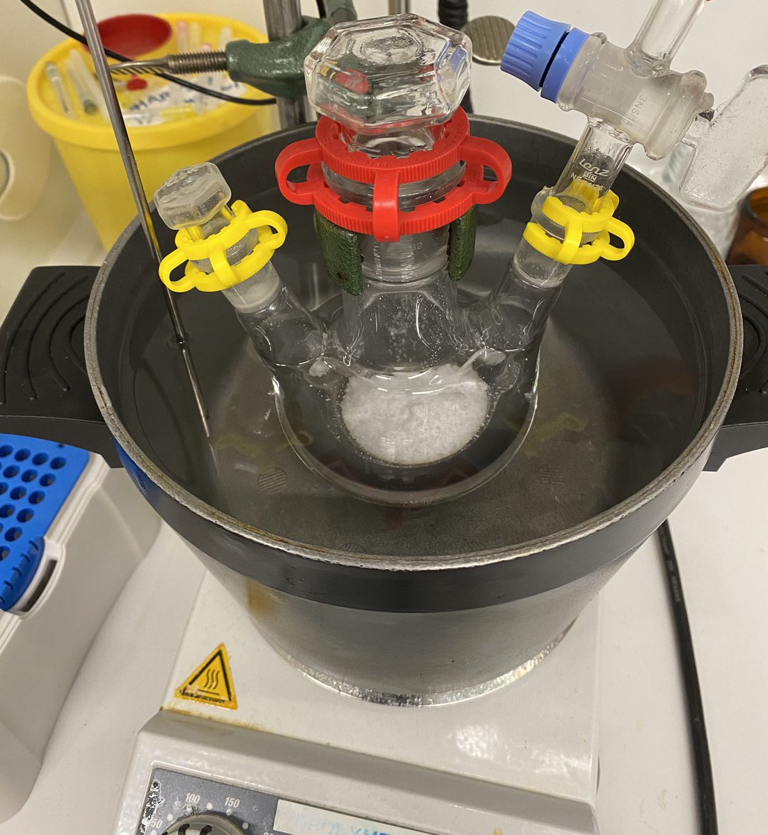 AaltoPolyTech's tweet image. Start of a new #polymer. #research #science @AaltoUniversity @AaltoResearch @valuebiomat #valuebiomat