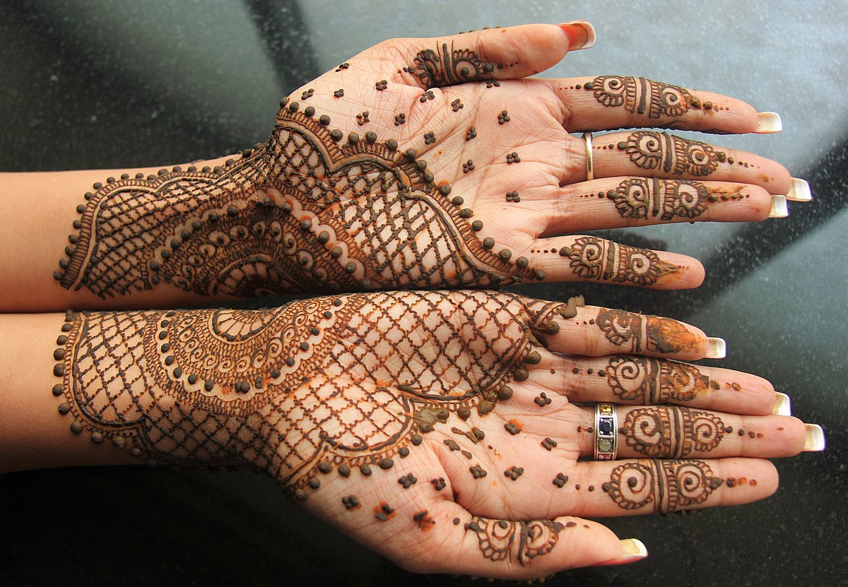 🥰 We need your help please 🥰
Using funding from #hyndburnchampions we are looking for someone who could come along to our community facility to do a beginners guide to #henna 
If this is you, or someone you know, please contact us on (01254) 387444 and ask for Angela M. 💓