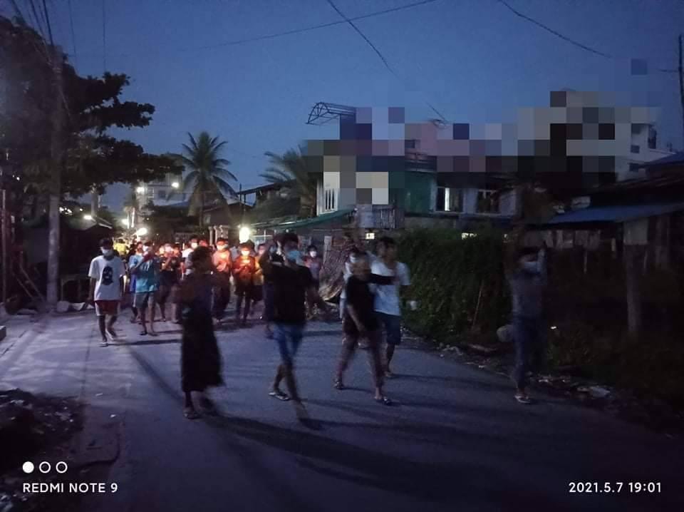 spring21MM's tweet photo. #Mandalay Division, Chan Mya Thar Si residents' night strike against the military dictatorship on the night of May 7.
#May7Coup
#WhatsHappeningInMyanmar
#MilkTeaAlliance https://t.co/LNSdg42wda