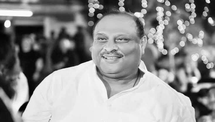 Gangesh0015's tweet photo. वरिष्ठ समाजवादी पार्टी नेता, कई बार के विधायक एवं पूर्व मंत्री श्री विनोद कुमार सिंह उर्फ ‘पंडित सिंह’ जी का निधन, अत्यंत दुखद।

दुख की इस घड़ी में शोक संतप्त परिजनों के प्रति गहरी संवेदना एवं दिवंगत आत्मा की शांति की प्रार्थना।

भावभीनी श्रद्धांजलि! https://t.co/rWOerWPMUw