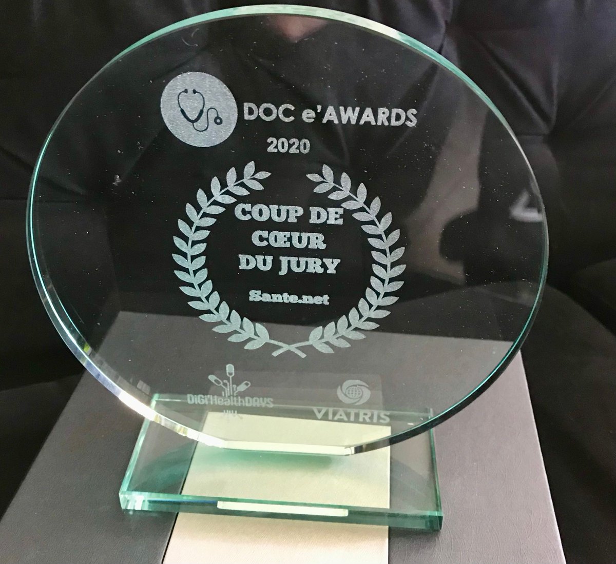 Sante_NET's tweet image. Belle surprise au courier aujourd&apos;hui. 
Nous avons reçu notre trophée des Doc E-Awards !
Merci à l&apos;équipe @Viatris pour cette récompense.