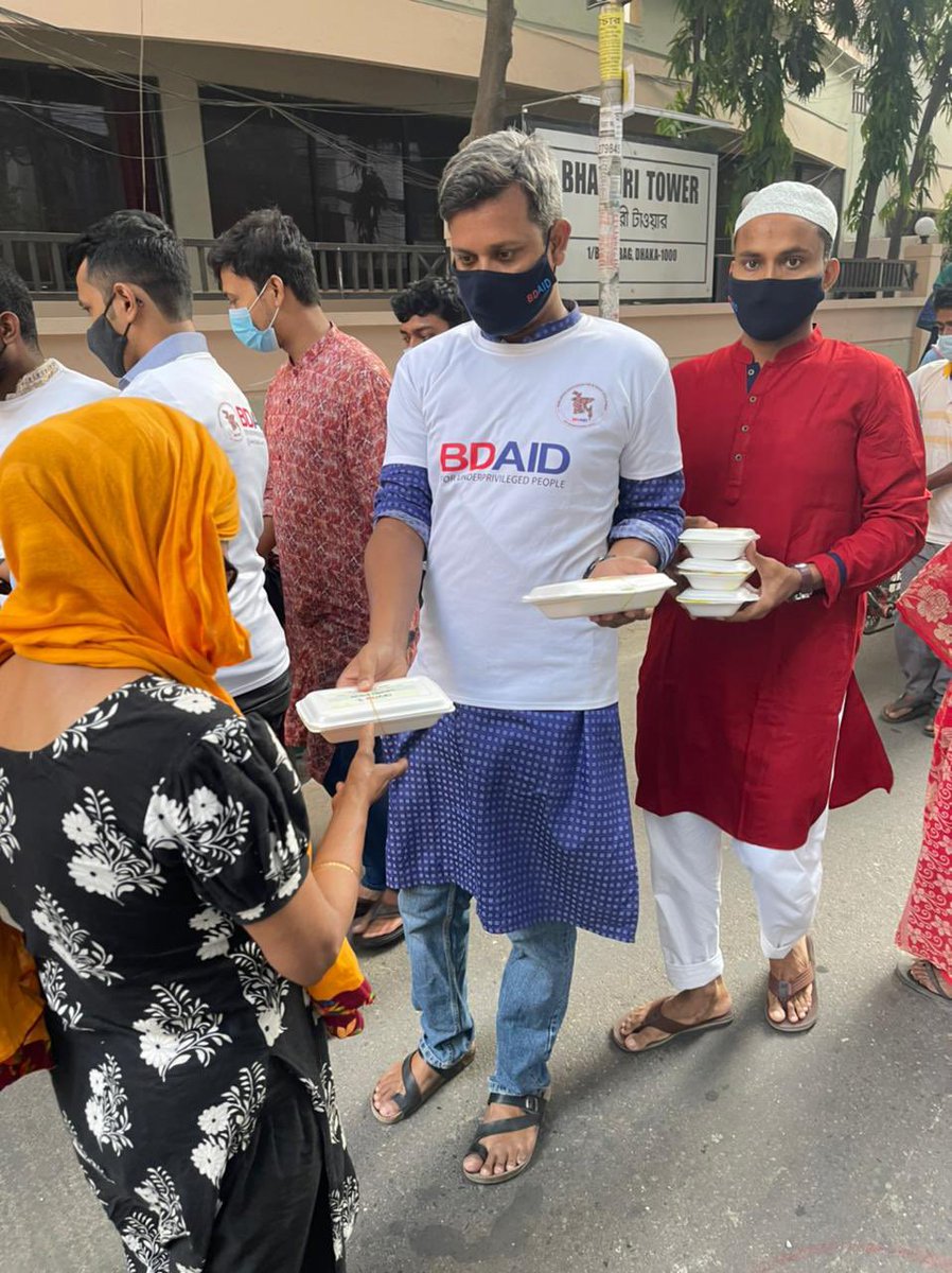 SohagSaifur's tweet photo. "Food For All" 
#BDAID এর পক্ষ থেকে রমজান ও কোভিড-১৯ পরিস্থিতিতে দুস্থদের মাঝে মাসব্যাপী খাবার ও মাস্ক  বিতরণ কর্মসূচির ২৪তম দিন। 

৭ মে ,২০২১, শুক্রবার 

Website: https://t.co/hbAssOQAVW

Facebook: https://t.co/kvvHrnrP3t
YouTube: https://t.co/kZAhGsazDr https://t.co/nRT4YSMt0u