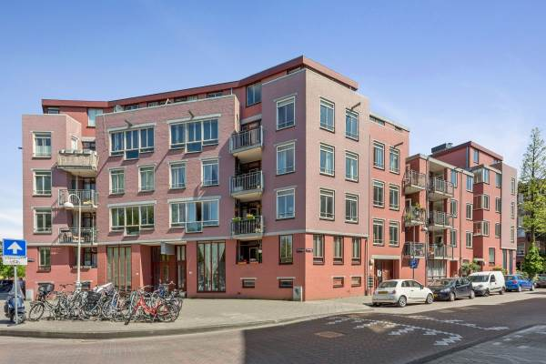 Apartments are homes only if they are designed to be homes & only if the city is designed to be liveable for everyoneon my experience living in dense midrise compact city, using my exAmsterdam apartment as a case studyGood homes have good internal space & public realm1/