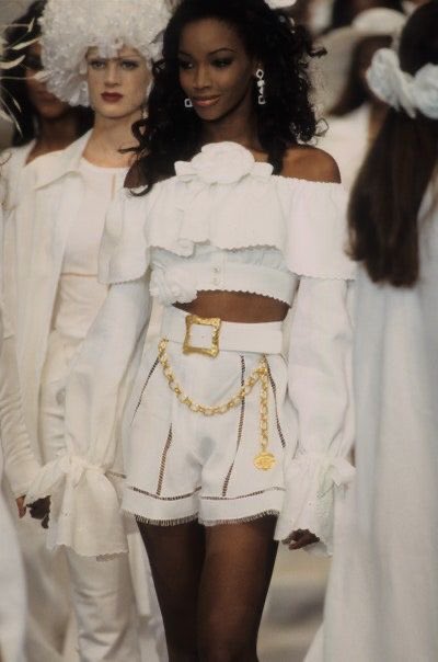fashionlooks on X: Chanel Spring 1993 Ready-to- Wear Fashion Show #CHANEL  #chanelfashionshow #90s #1990s #FASHIONSHOW #fashion   / X