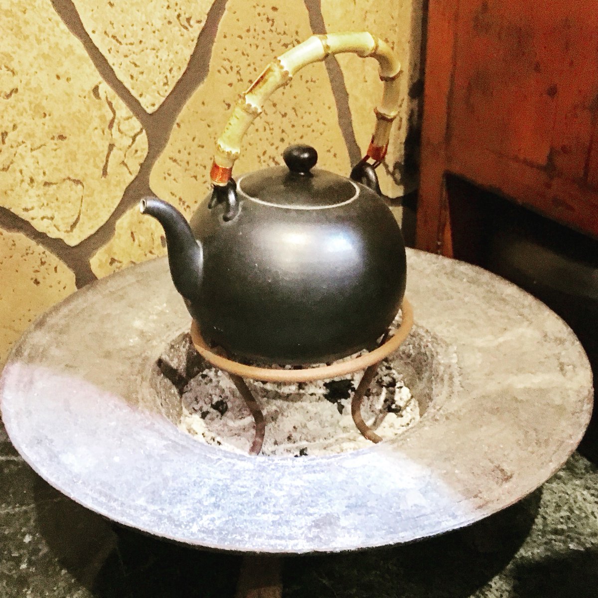 How do you take your tea? We love making a pot of tea and savouring it over an afternoon. 

#EverythingStopsForTea