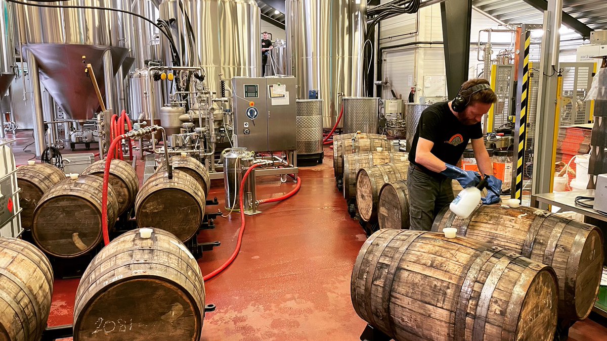 Barrel day! Imperial Porter out, Xmas Barleywine in 💥