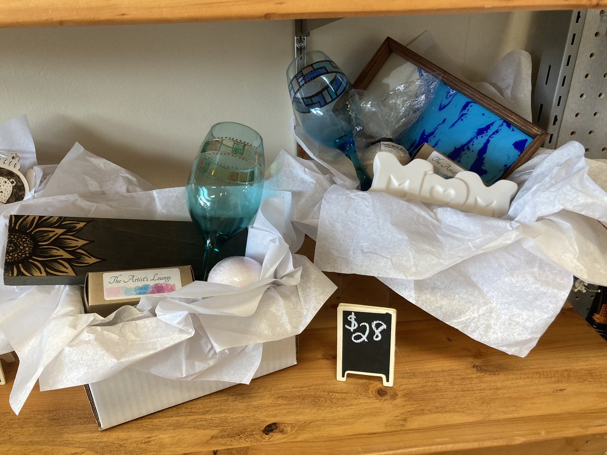 ArtistJessi's tweet image. Just a few more days until Mother’s Day!  I will be here 10:00am-3:00pm and 6:30pm-8:30pm today and will be closed tomorrow as we head to paint with campers at Cheerful Valley Campground.