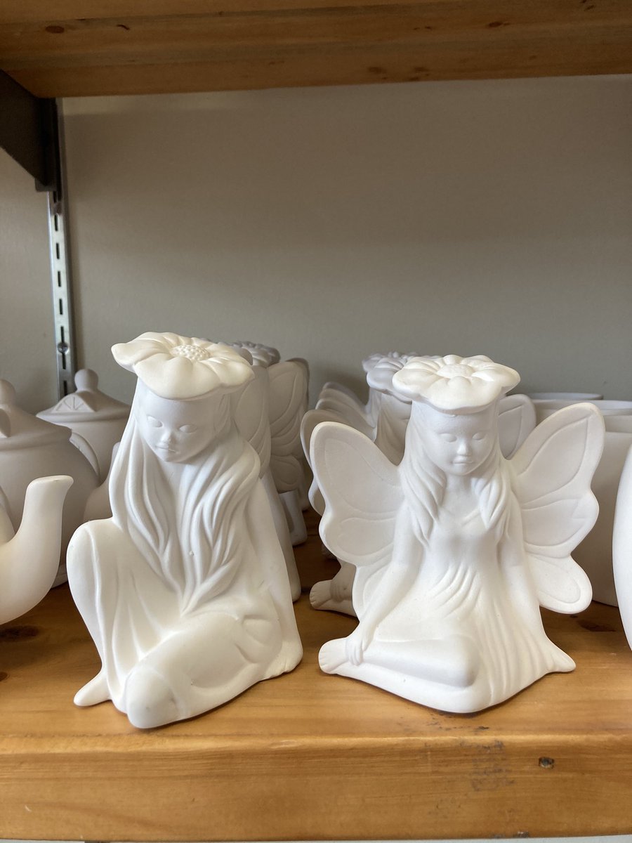 ArtistJessi's tweet image. Just a few more days until Mother’s Day!  I will be here 10:00am-3:00pm and 6:30pm-8:30pm today and will be closed tomorrow as we head to paint with campers at Cheerful Valley Campground.