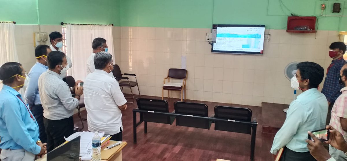JagadishShettar's tweet photo. ಇಂದು ಧಾರವಾಡದ ಜಿಲ್ಲಾಧಿಕಾರಿ ಕಛೇರಿಯಲ್ಲಿನ "ಕೋವಿಡ್ ವಾರ್ ರೂಮ್"ಗೆ ಭೇಟಿ ನೀಡಿ, ಪರಿಶೀಲಿಸಿ, ಅಲ್ಲಿನ ಸೌಲಭ್ಯ ಹಾಗೂ ಕಾರ್ಯ ವಿಧಾನವನ್ನು ವೀಕ್ಷಿಸಲಾಯಿತು. 

ಕೋವಿಡ್-19 ಎರಡನೇ ಅಲೆಯನ್ನು ಸಮರ್ಥವಾಗಿ‌ ನಿಭಾಯಿಸುವ ಉದ್ದೇಶದಿಂದ ಉಪಹಾರ ಗೃಹವನ್ನು ತಾತ್ಕಾಲಿಕವಾಗಿ ವಾರ್ ರೂಮ್ ಆಗಿ ಪರಿವರ್ತಿಸಲಾಗಿದ್ದು, https://t.co/SibbVQL9TT
