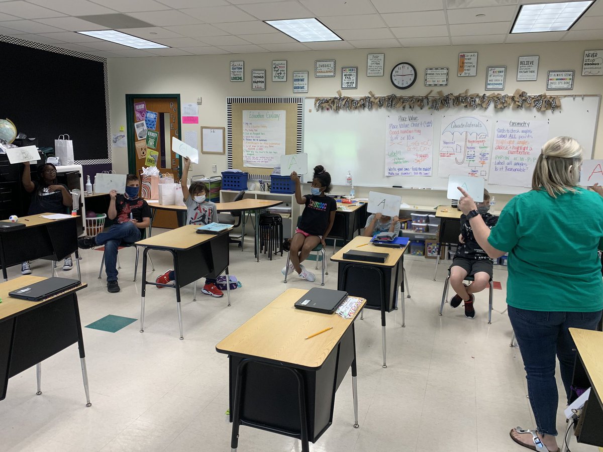SuzanneMaxwell7's tweet photo. Love that our teachers are going out of their way to make learning fun! TAKE ME OUT TO THE BALL GAME! A little competition is good for the soul right? Kids were so engaged! Great job 4th grade! @BrenhamElem https://t.co/y29VZnUTrV